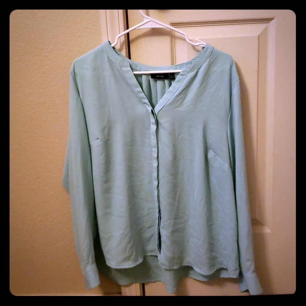 Buisness casual long sleeve button up blouse